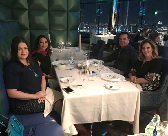 Jantar no luxuoso Burj Al Arab