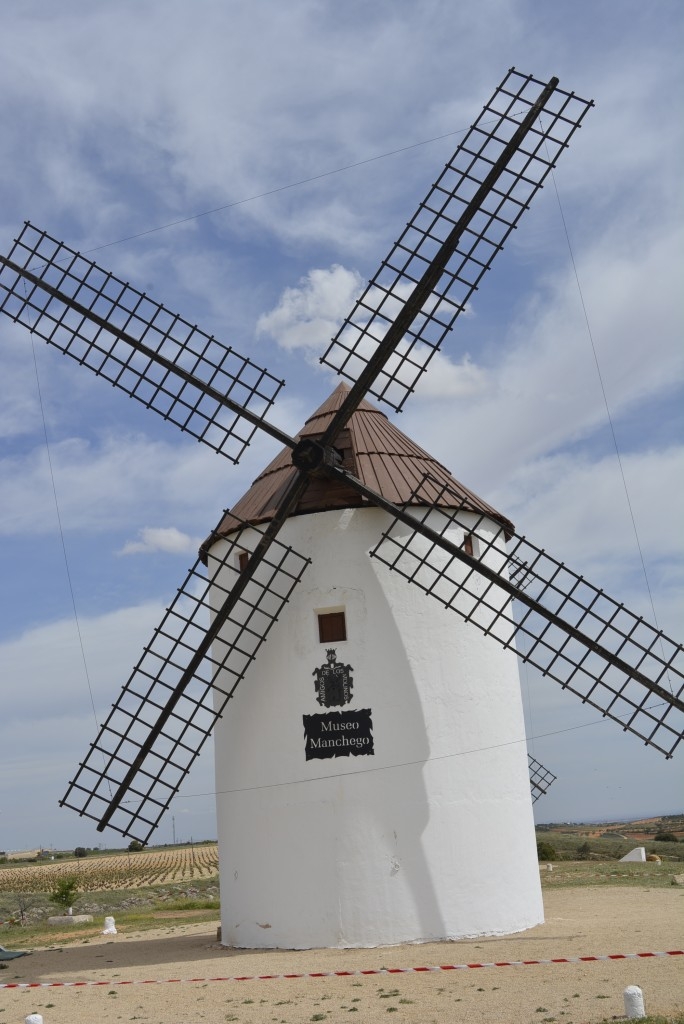 Dom Quixote de La Mancha – A batalha dos moinhos de vento (RESUMO) – Sarau  Para Todos