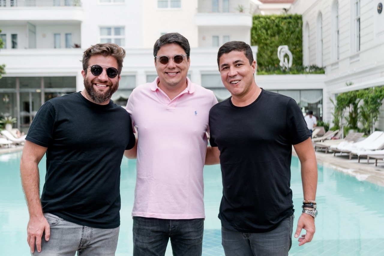 Camarote Allegria apresenta Deborah Secco, Mariana Rios e Gabrielle Joie no Copacabana Palace