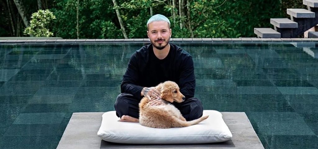 J Balvin abre as portas de seu luxuoso loft e sua casa de campo na Colômbia