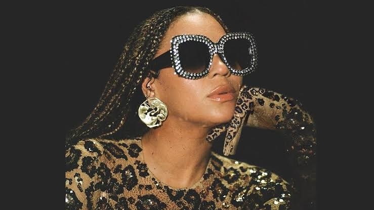 Estilista nascida no Brasil é uma das responsáveis pelos looks poderosos de Beyoncé em “Black Is King”