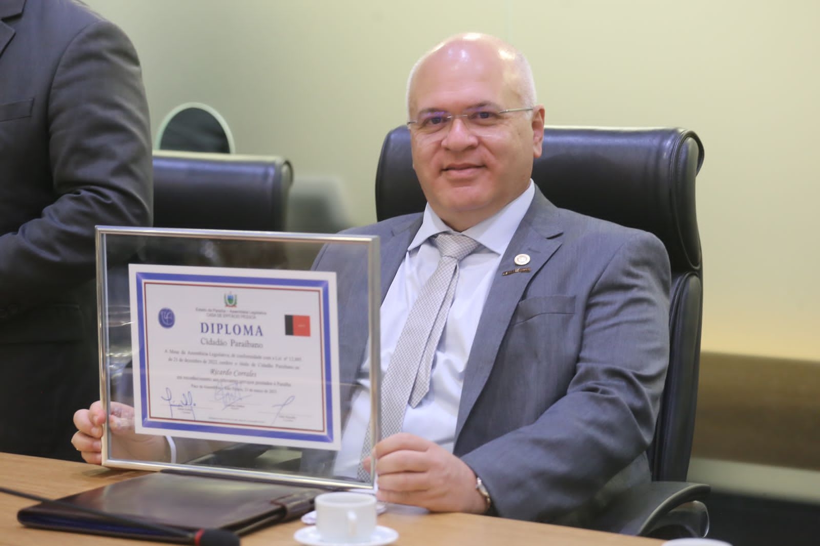 Ricardo Corrales recebe título de Cidadão Paraibano