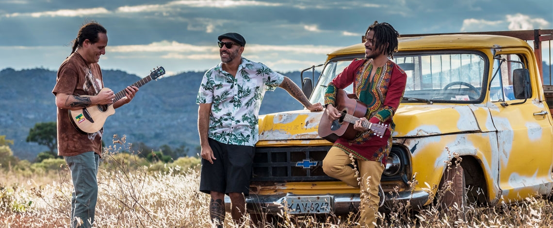 Natiruts e Tribo Cordel encerram o verão no Lovina Beach Club