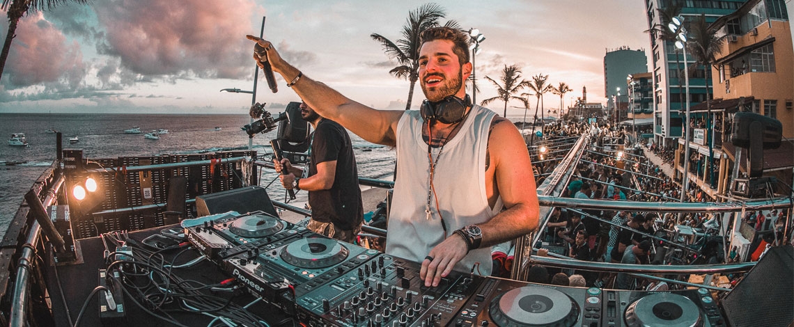 Alok doa cachê do Carnaval de Salvador a projetos sociais da capital, dentre eles o “Projeto Axé”