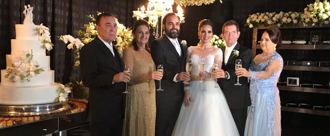 Marcella Maul e Sodson Filho se casam e recepcionam convidados com festa na Pink Elephant