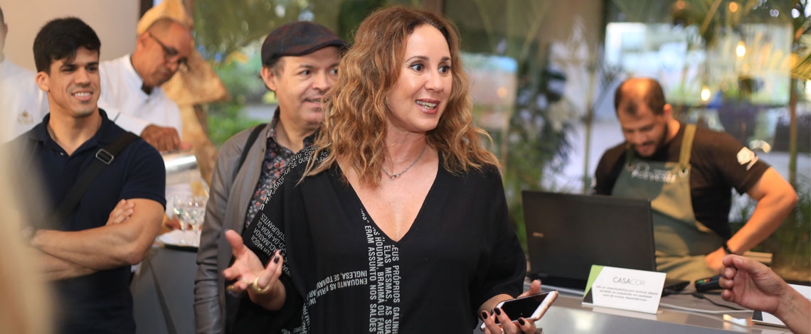 Mônica Barbosa comanda visita e talk na CASACOR Paraíba