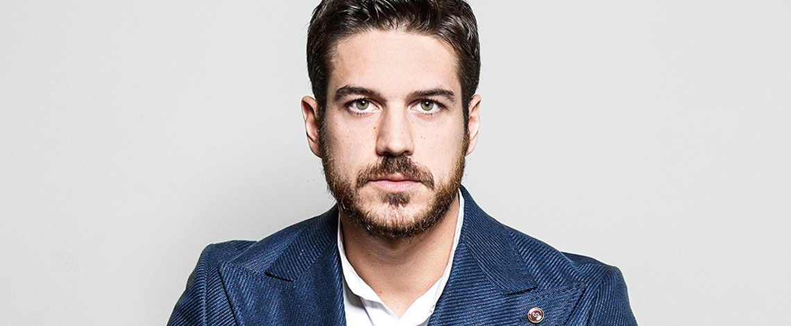 Colcci lança coleção de Verão com Marcos Pigossi e arma desfile com Camila Queiroz em João Pessoa