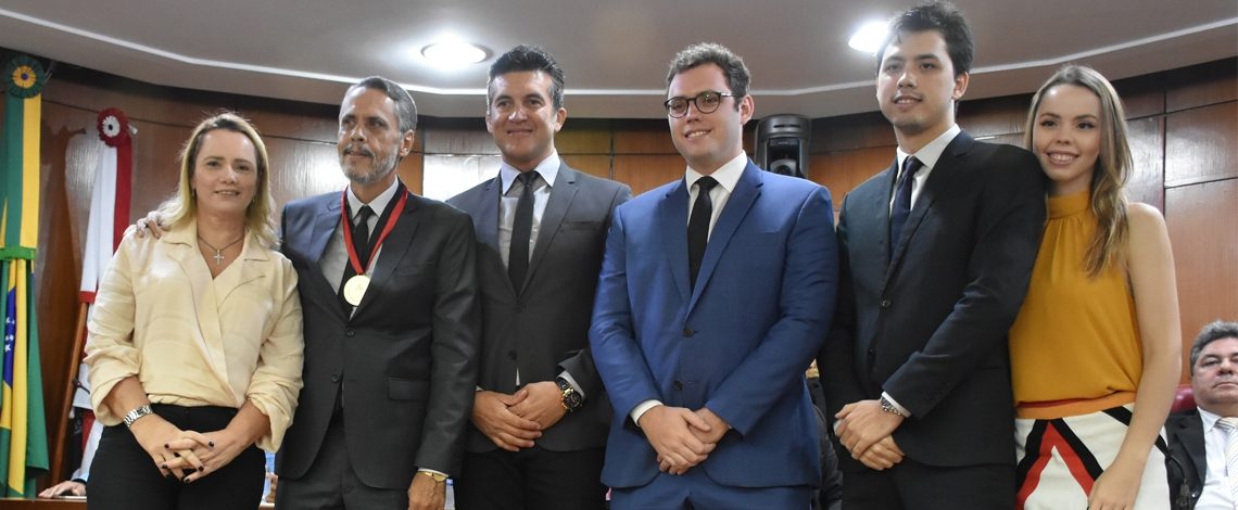 Ariano Fernandes Fonseca recebe Medalha Cidade de João Pessoa