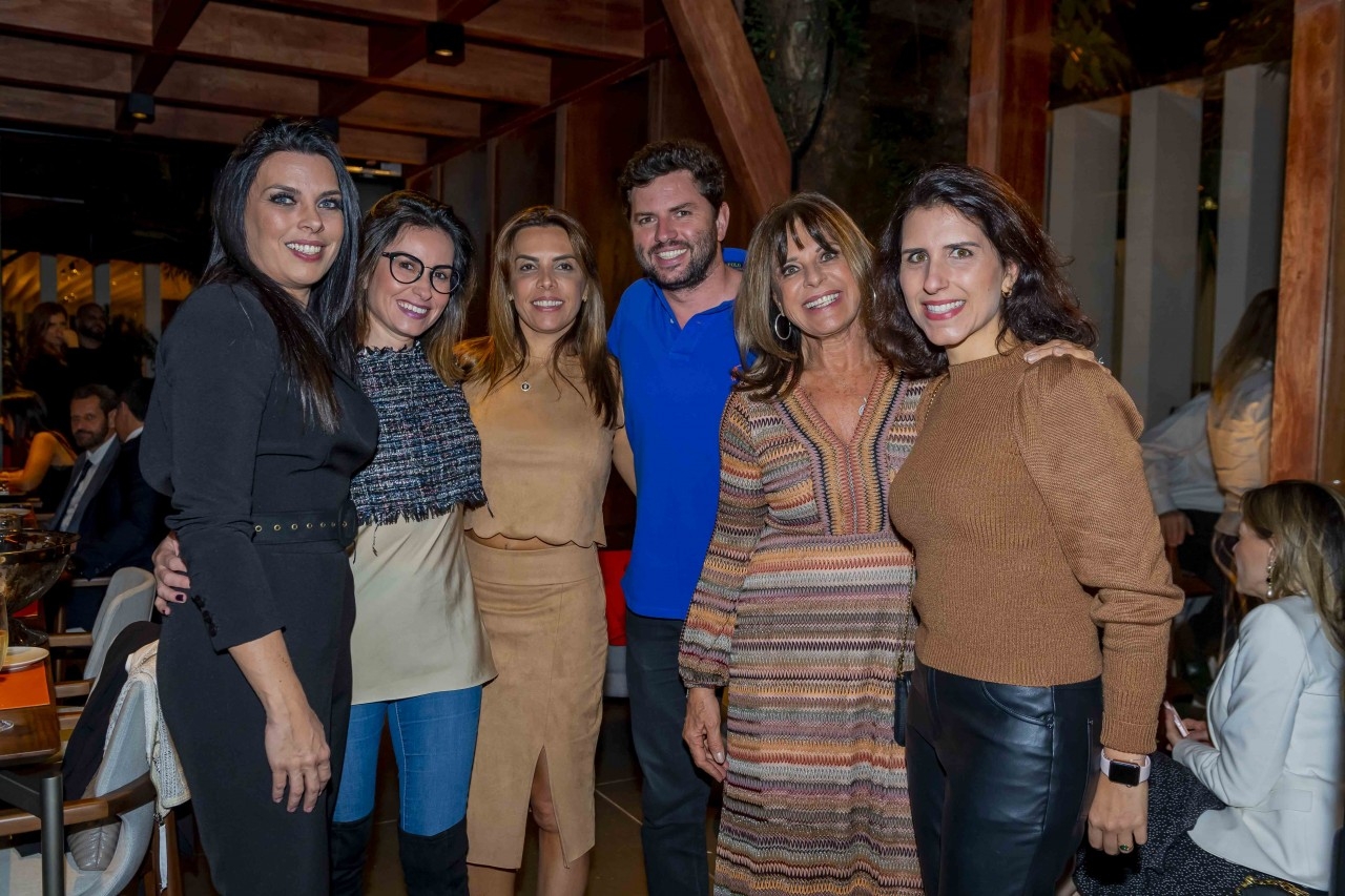 CAFÉ COM TERRAÇO OFNER POR JÓIA BERGAMO