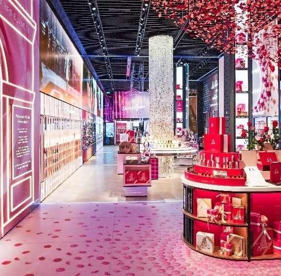 Lancôme inaugura primeira flagship na Champs-Élyseés, em Paris