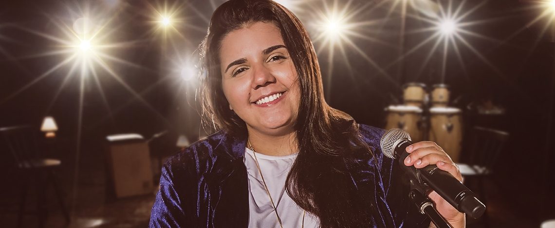 Amanhã no IT Club: Happy Hour do Fest Verão com a cantora Yasmin Santos