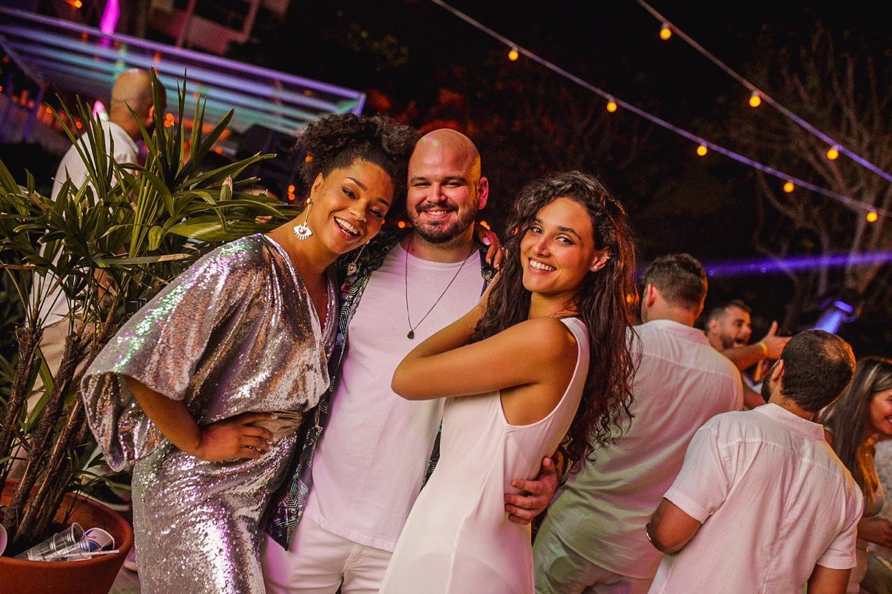 Celebridades curtem festas de Réveillon em hotéis 5 estrelas no Rio de Janeiro