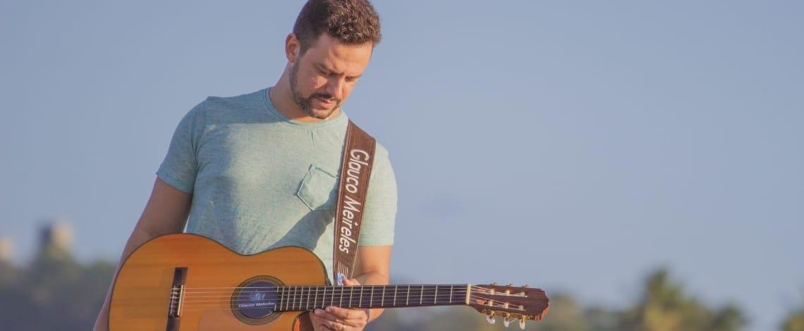 Após perder familiares com câncer, cantor faz live para ajudar Hospital Napoleão Laureano