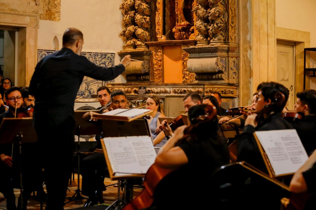 Público aplaude concerto de pé