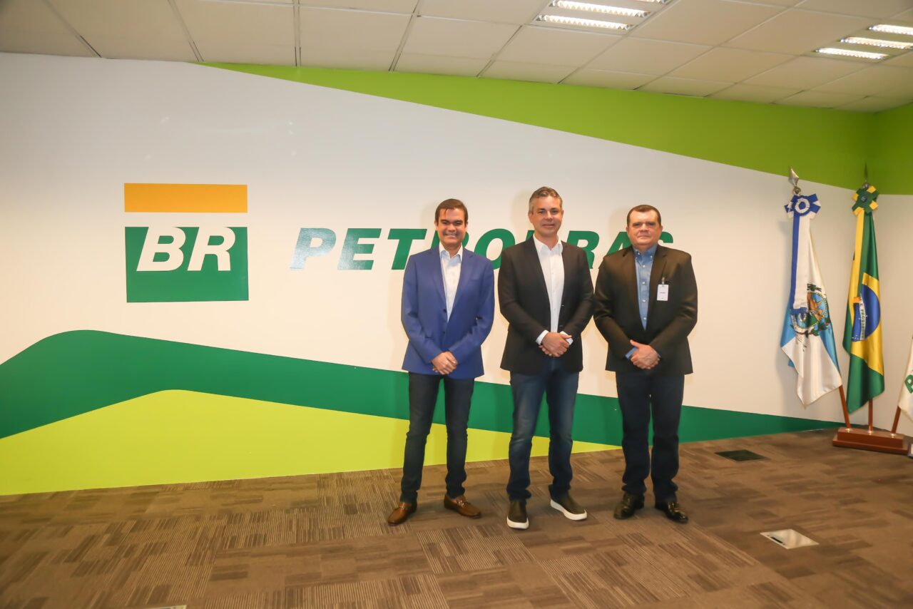 André Coutinho articula retorno das operações da Petrobras no Porto de Cabedelo