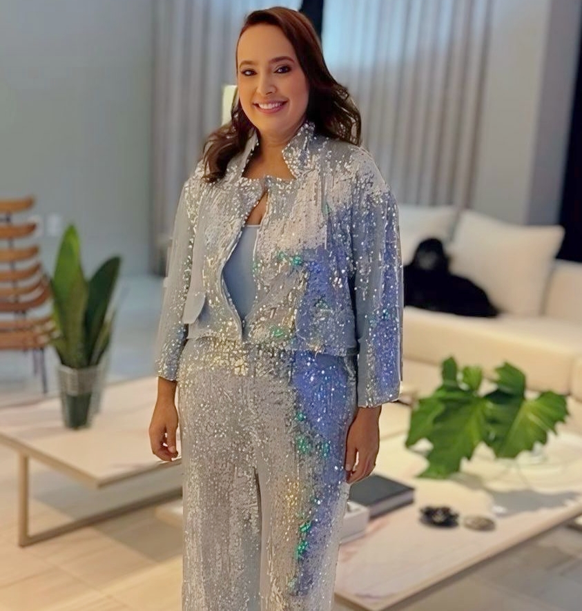 Parabéns com glamour e sucesso!