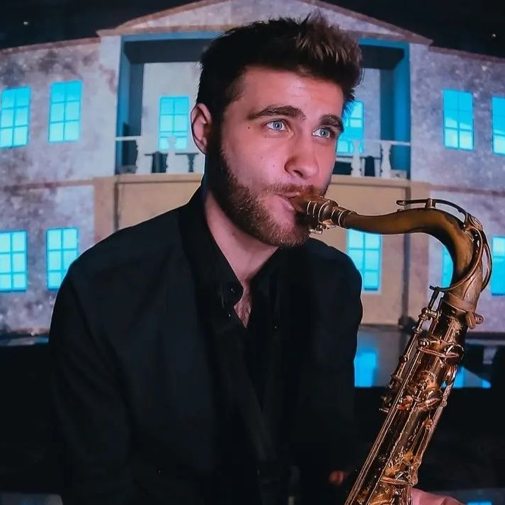 Saxofonista virou febre no Verão Europeu