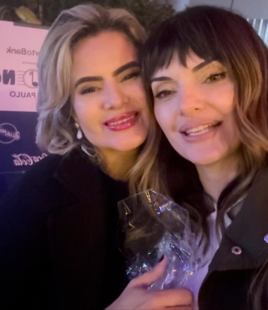 Prestigiando Mayana Neiva!