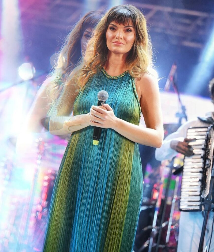 Mayana Neiva anuncia agenda de shows e palestras pelo Brasil