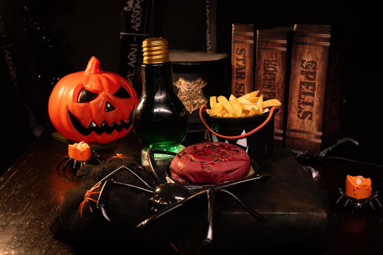 Halloween: restaurante de JP aposta em cardápio, decoração e atrações