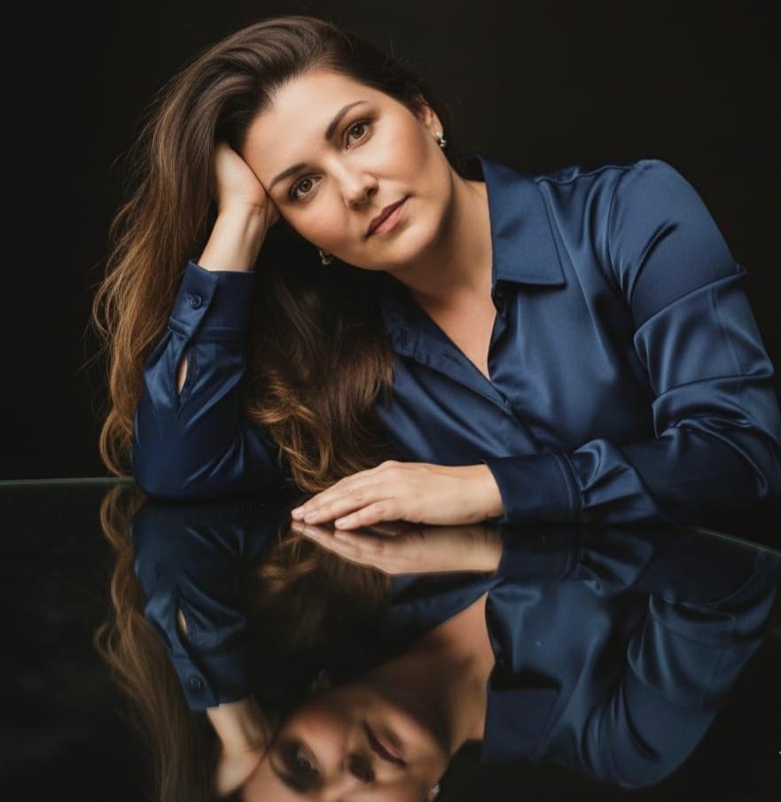 Thereza Faria Celebra Aniversário com Feijoada em Camboinha