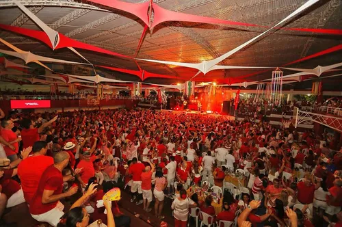 Coquetel de lançamento do Baile Vermelho e Branco