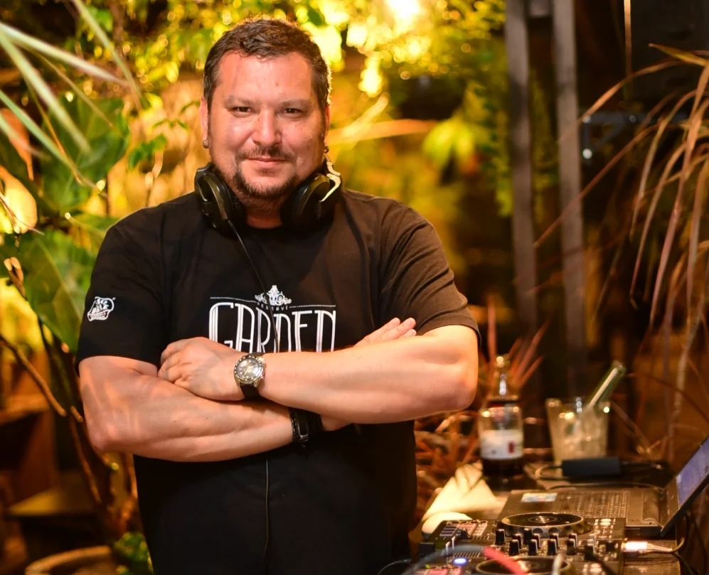 Sábado: Assustado no John’s Grill