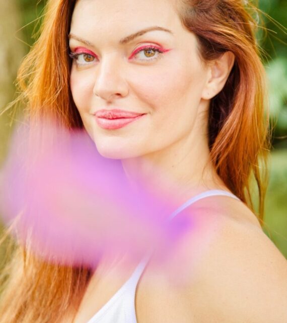 Novo show  de Mayana Neiva estreia em João Pessoa