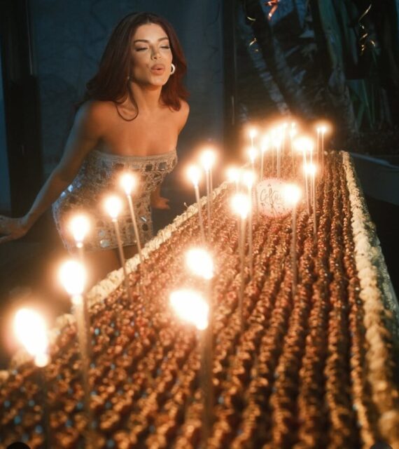 Gkay celebrou aniversário de 33 anos com bolo gigante