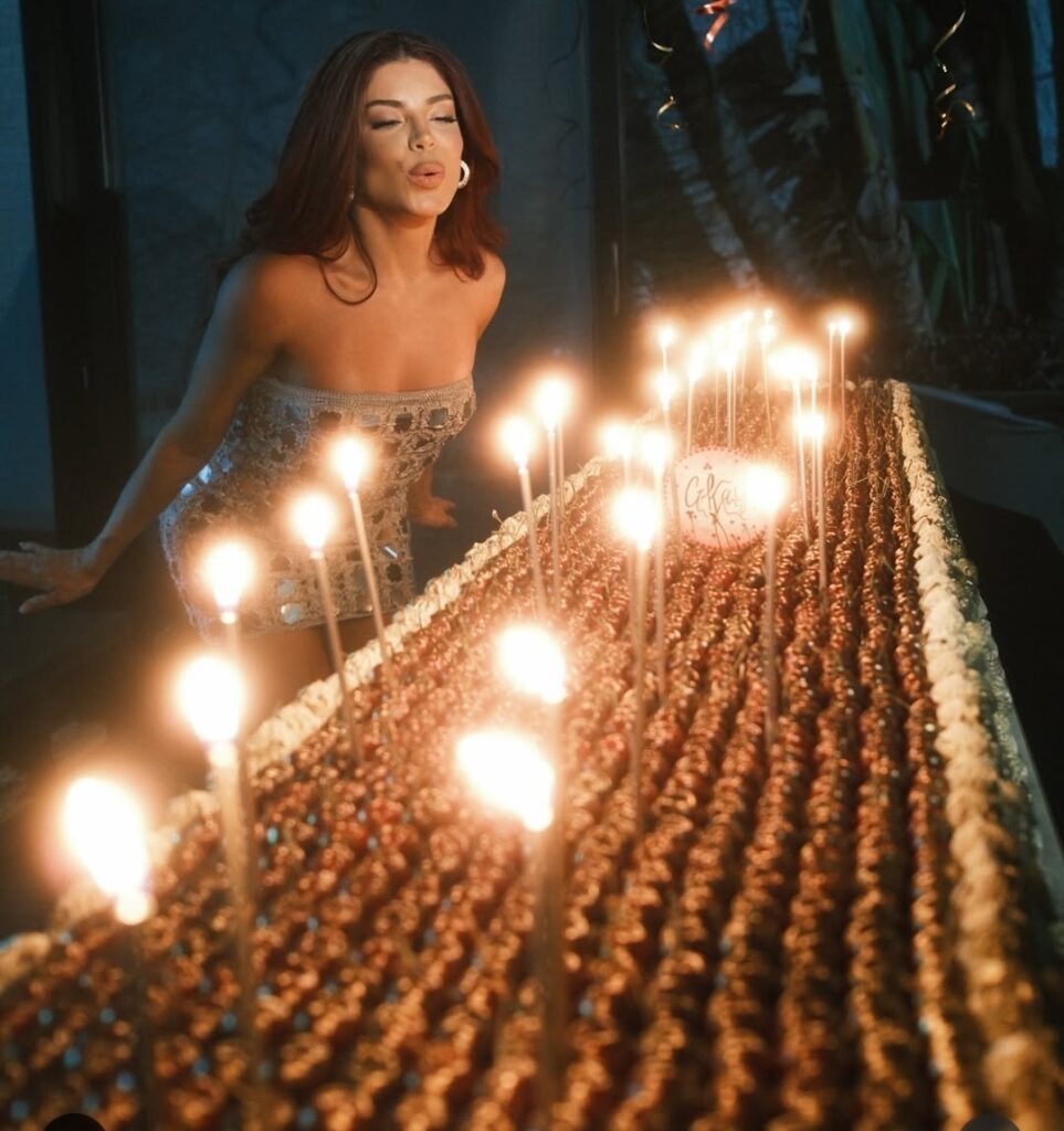 Gkay celebrou aniversário de 33 anos com bolo gigante