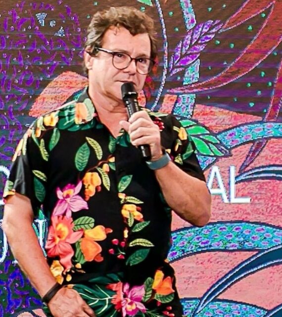 A Festa das Cores: Clóvis Júnior em Exposição na Casa MGA