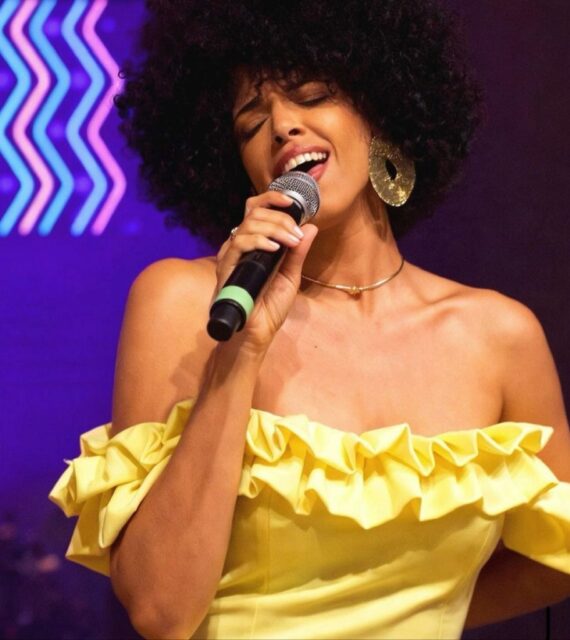 Gaby Hardman faz música em homenagem à praia de Jacumã