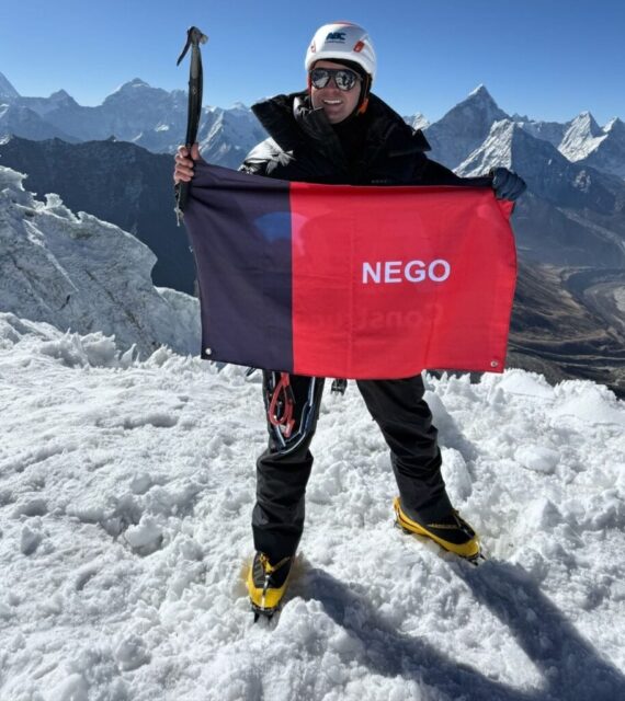 Nova tentativa de escalar o Everest em 2026