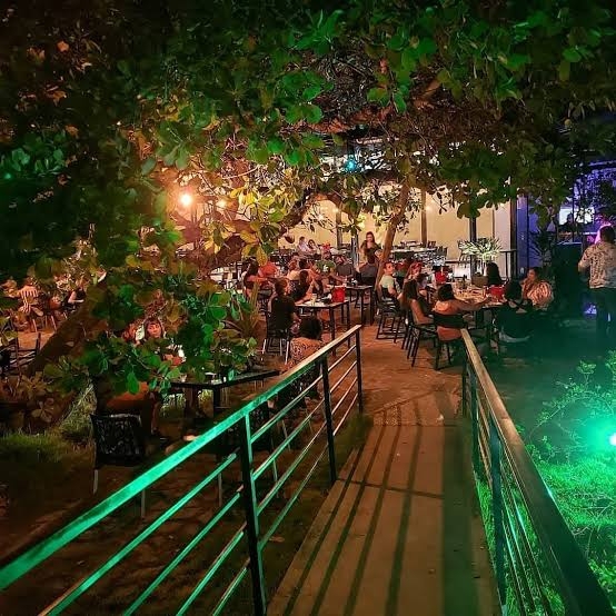 Noites Boêmias com Eliza Leão e Clara Bione 