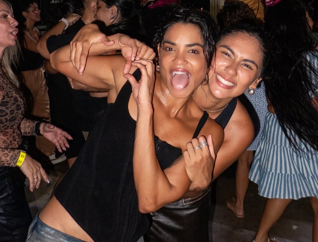 Lucy Alves está namorando Julia Britz