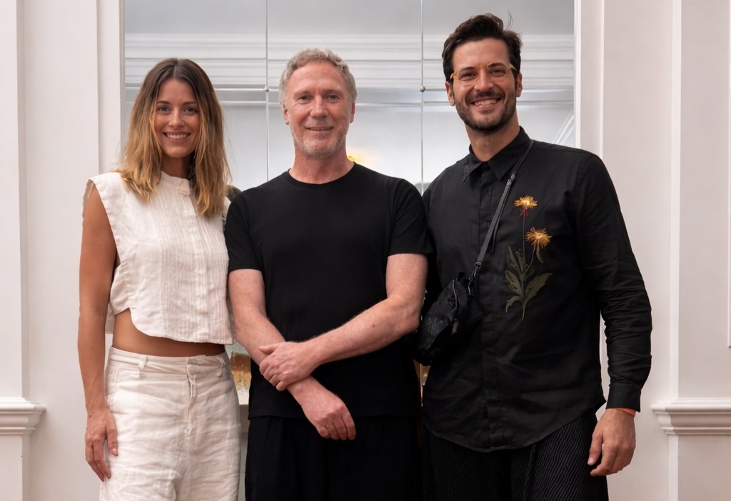 Prestigiando a amada na passarela