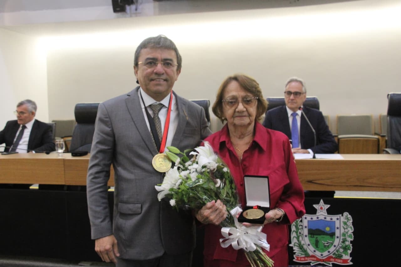 Arlan Rodrigues recebe Medalha Epitácio Pessoa