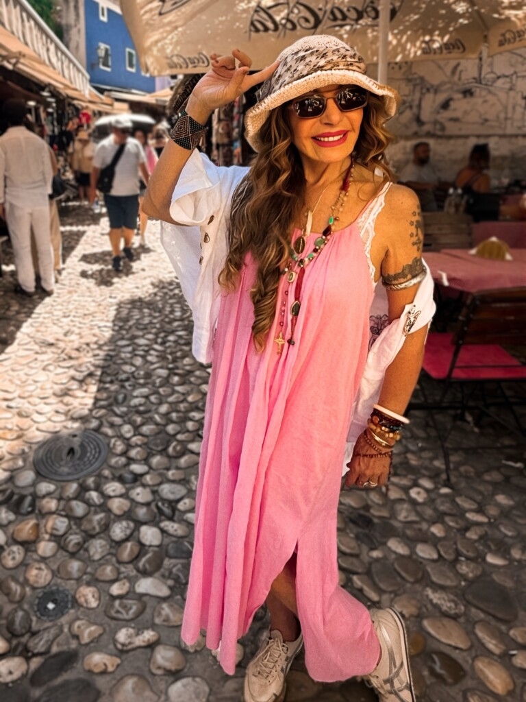 Elba Ramalho curte dias de férias pela Europa