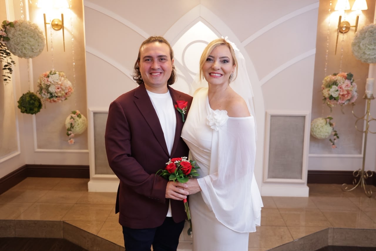 Andréia Barros e Emmanuel Lopes dizem sim em Las Vegas