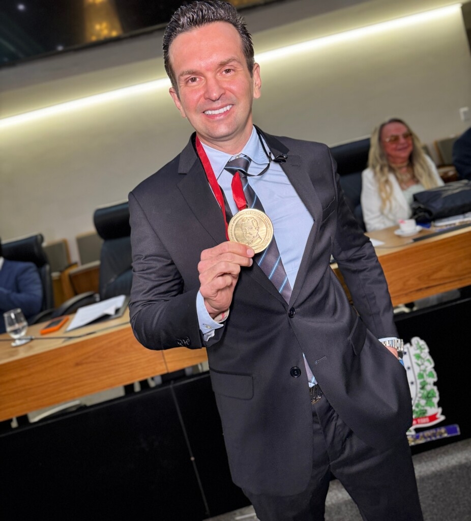 Medalha Epitácio Pessoa para Adalberto Uchôa de Castro Neto