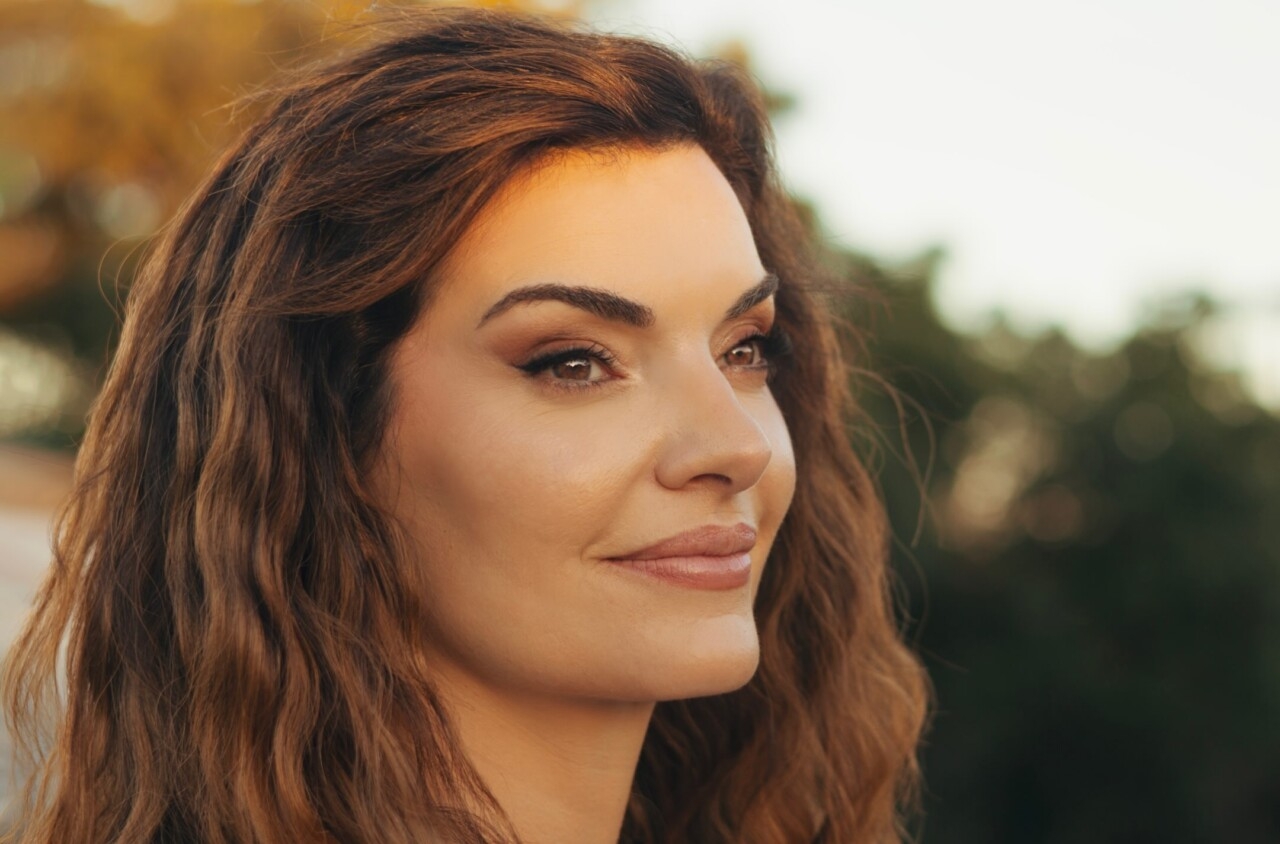 Mayana Neiva canta mulheres no forró
