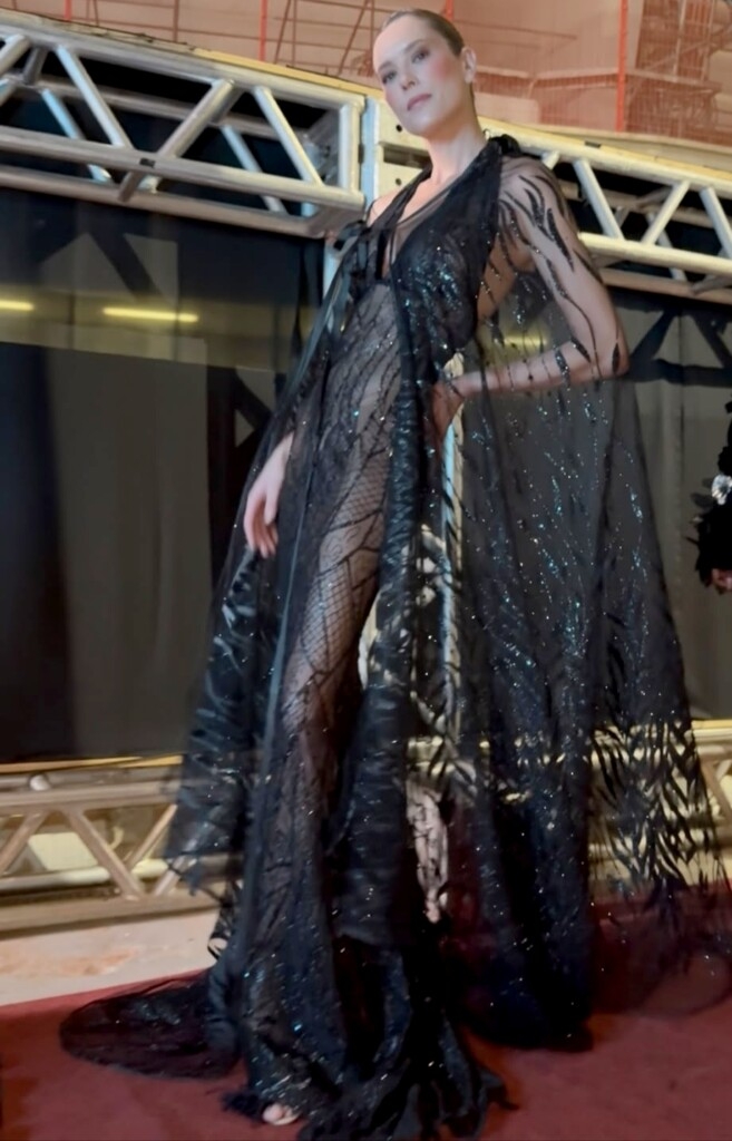 Gianne Albertoni brilha em desfile de Geraldo Couto