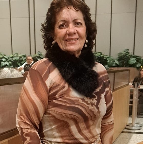 Carmem Eleonôra estreia como apresentadora