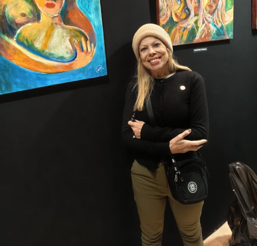 Odegine Graça brilha em sua exposição no Louvre