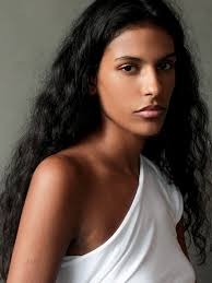Brasileira brilha na nova campanha mundial da Chanel
